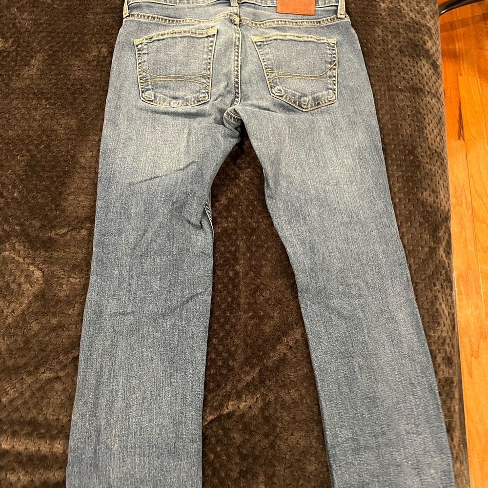 Holister slim straight jeans. 31w 32l